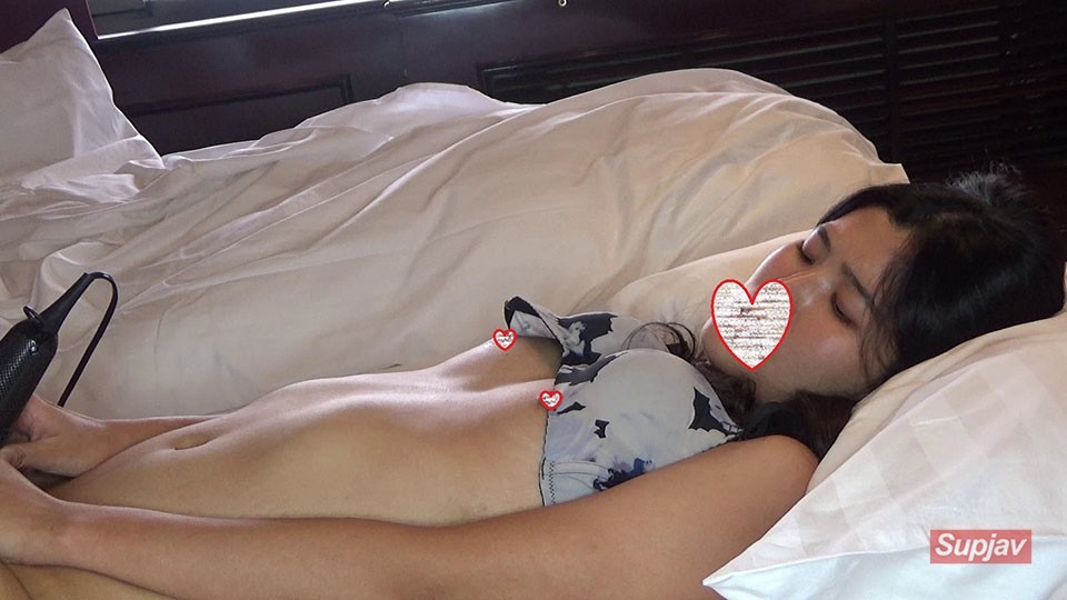 FC2PPV 2413233 [Personal Shooting] [Appearance] I Have Vaginal Cum Shot With Perforated Rubber! A Cute Nursing Student, Full View!