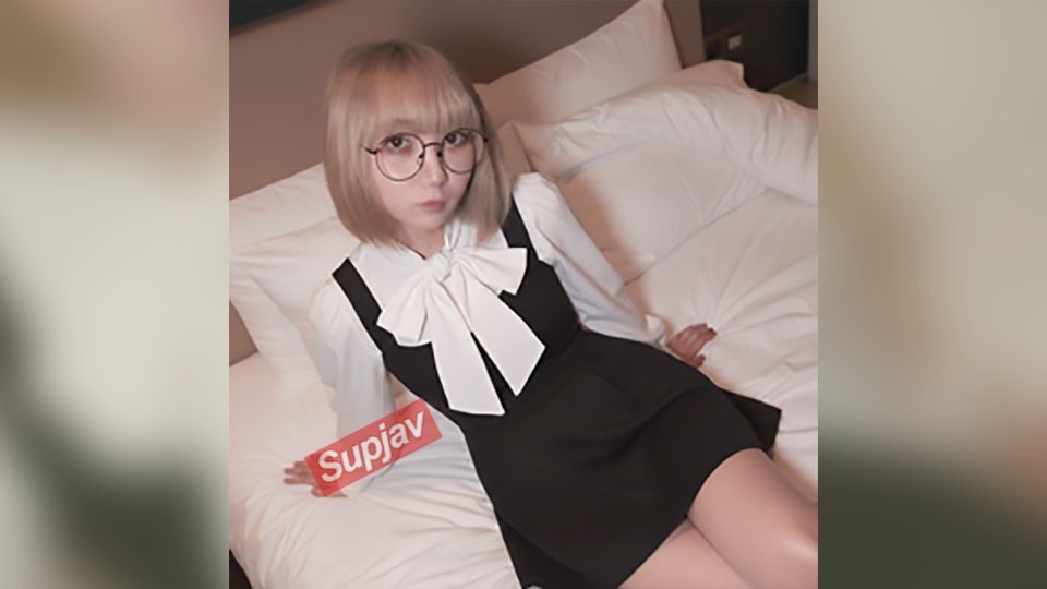 FC2PPV 4844916 [Limited Time Release!] A Short 18-Year-Old Super Sensitive Young Girl Breaks Her Limits In A Love Hotel♡A Small Moan Leaks Out With The Electric Massager, And A Pink Shaved Pussy Is Creampied With A Back-To-Back Piston