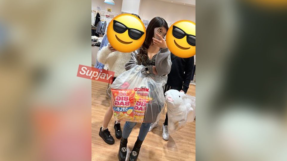 FC2PPV 4873970 A Young Wife Who sps With An Older Man To Pay Off Her Husband’s Remaining Credit Card Debt. During The First Shoot, The Condom Was Removed Midway And He Came Inside Her Lol